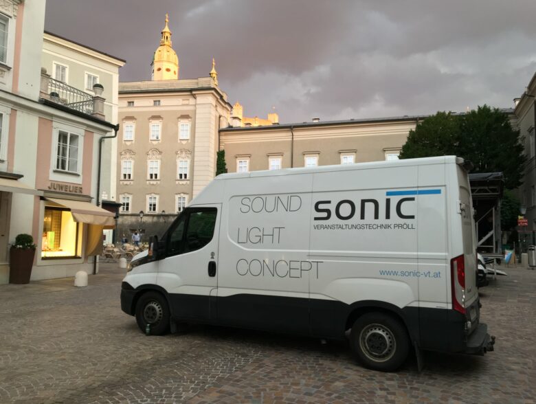SONIC-Transporter vor der historischen Kulisse der Salzburger Altstadt