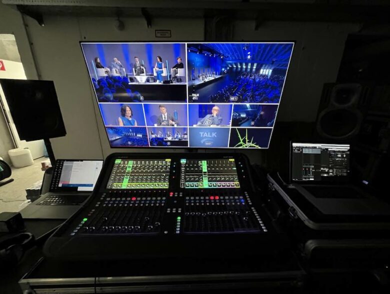Audiomischpult und Kontrollmonitore bei ServusTV Hangar-Talk Spezial in Lech